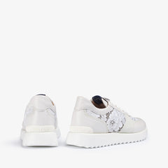 CLAIRE RUNNING | LE SILLA 